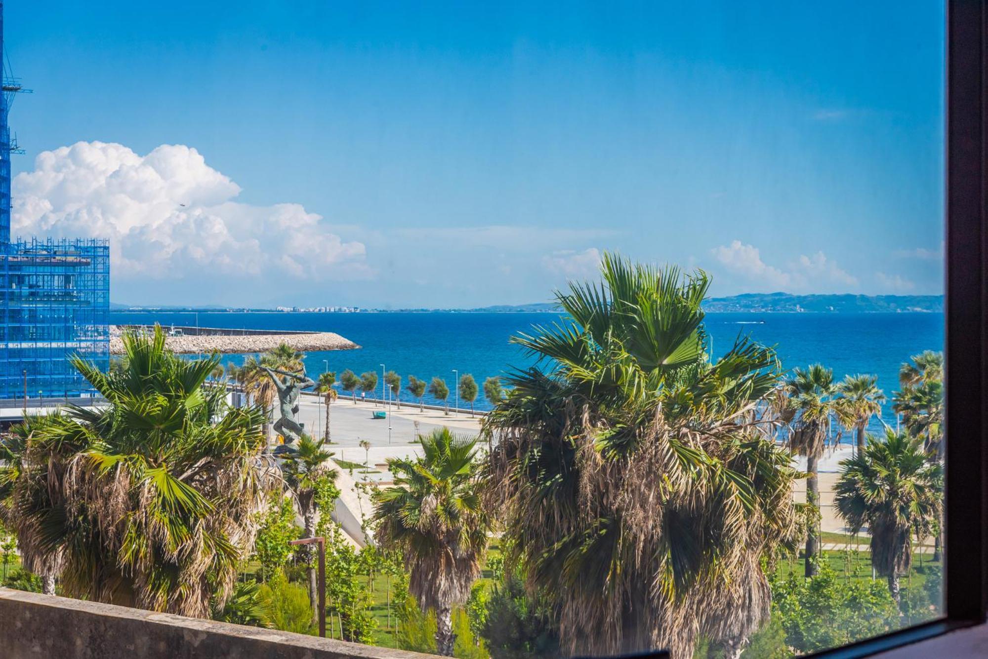Marina Luxury Suites By Ps Durrës Exteriör bild