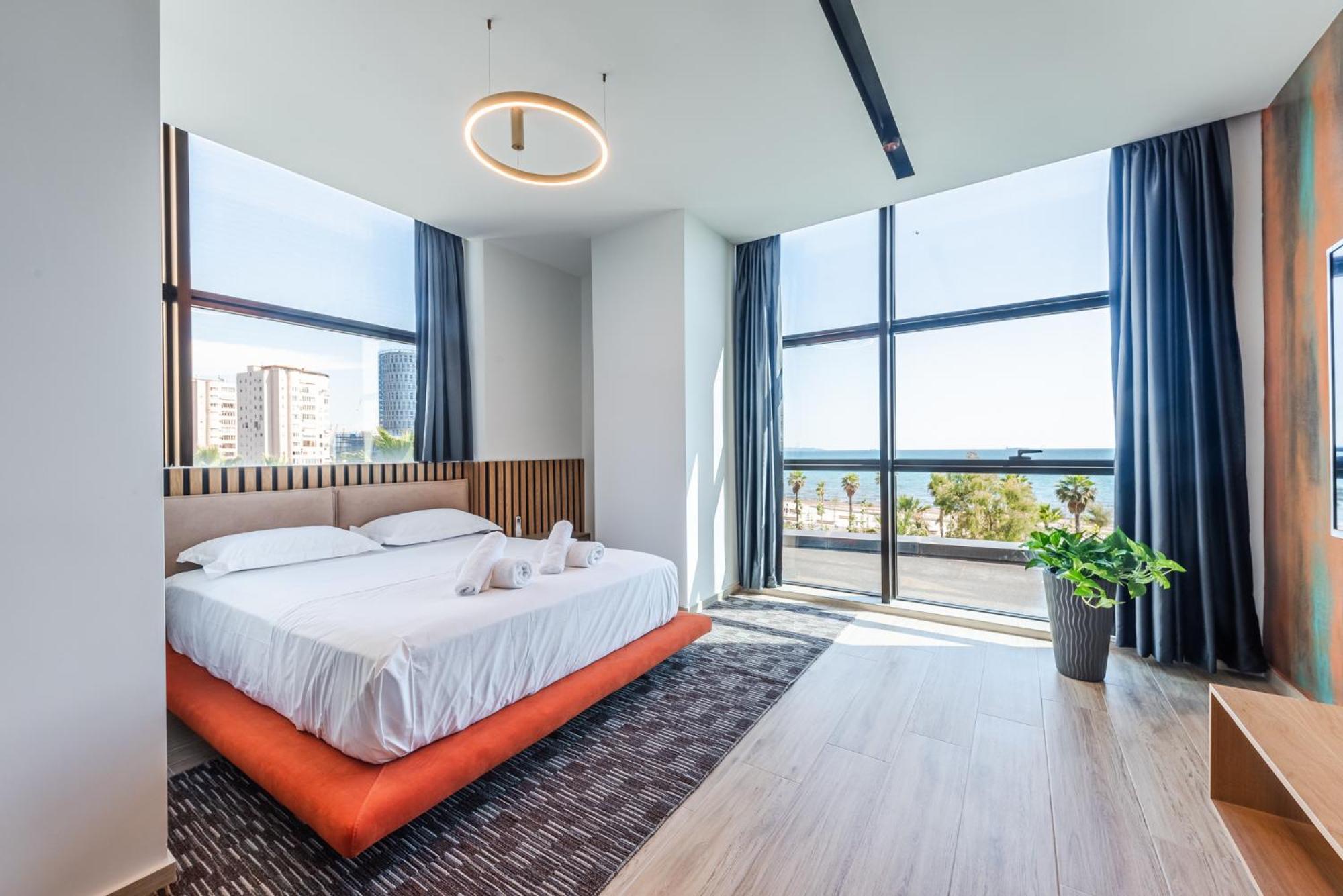 Marina Luxury Suites By Ps Durrës Exteriör bild